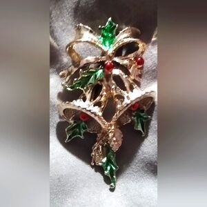 Vintage Gerry Brooch Christmas Bells and Holly Gold Tone